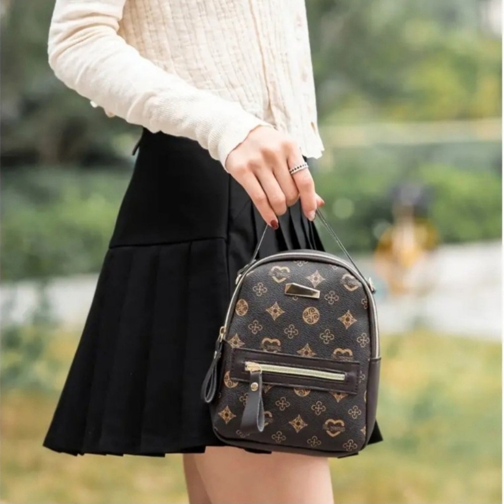 Make A Statement With This Stylish Geometric Grap… - image 7